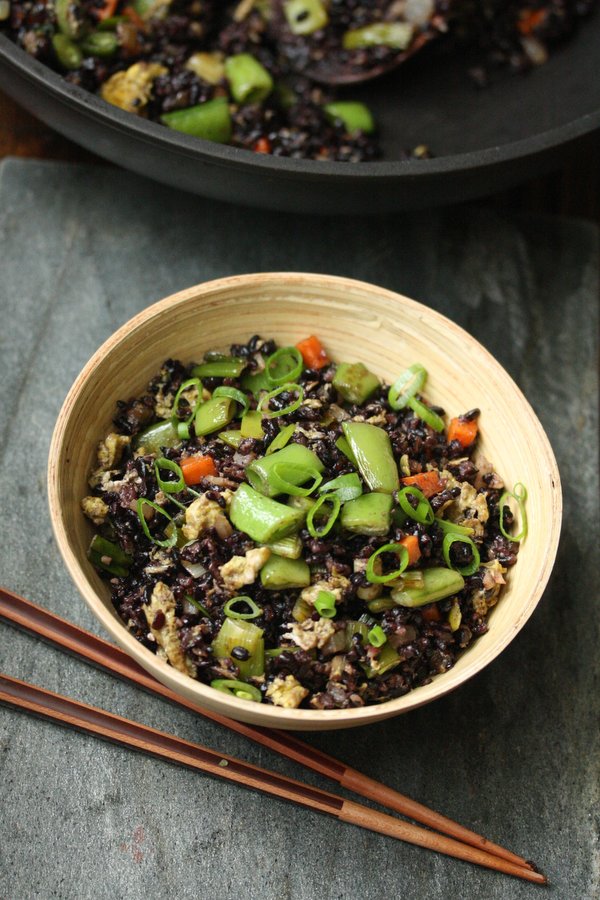 What is a healthy recipe for making black rice?