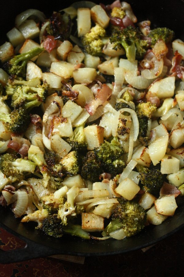 Breakfast Frittata with Potatoes, Bacon and Broccoli