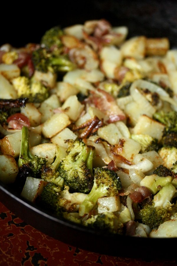 Breakfast Frittata with Potatoes, Bacon and Broccoli