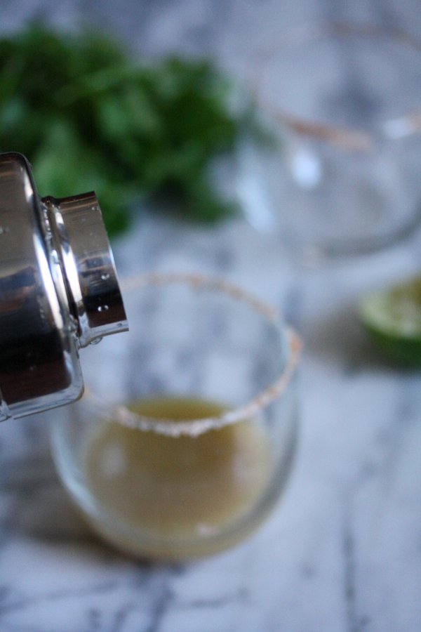 Mean Green Kale Margaritas | Healthy Skinny Cocktail Recipe