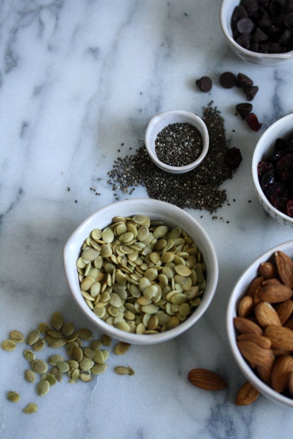 Healthy Trail Mix Recipe with Chia and Pumpkin Seeds, Almonds, Cranberries and Dark Chocolate | Gluten-Free Snacks 
