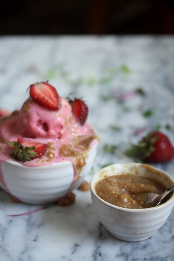 Strawberry Banana Vegan Ice Cream with Peanut Butter "Fudge" Sauce | Healthy Ice Cream Recipe | Sugar-Free / No Added Sugar!