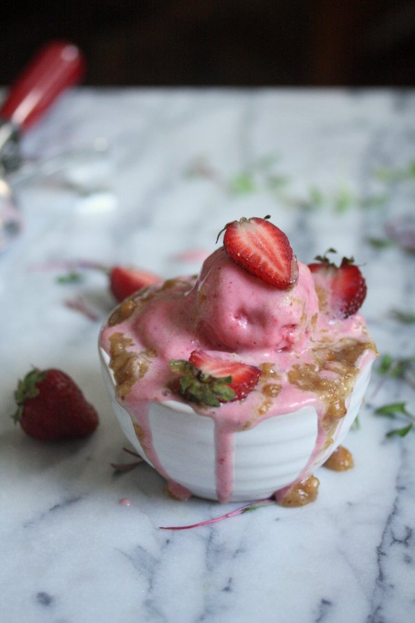 Vegan Strawberry Banana Ice Cream with Peanut Butter "Fudge" Sauce | Healthy Ice Cream Recipe | Sugar-Free / No Added Sugar!