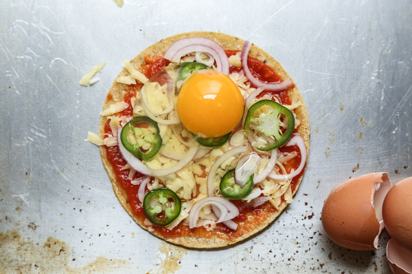 Easy Mexican Breakfast Pizzas with Egg, Avocado and Jalapeno | Gluten-Free and Healthy
