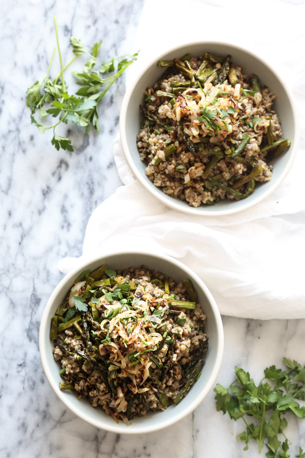 Spring Quinoa Mujadara Recipe with Asparagus | A Spin on an Authentic Lebanese Lentil Recipe | Easy, Healthy, Gluten-Free | www.feedmephoebe.com