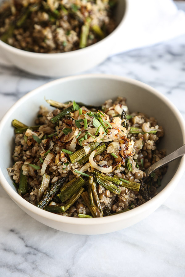 Spring Quinoa Mujadara Recipe with Asparagus | A Spin on an Authentic Lebanese Lentil Recipe | Easy, Healthy, Gluten-Free | www.feedmephoebe.com