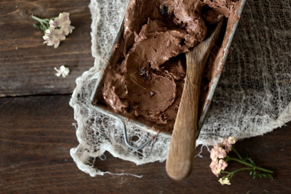 Rum and Raisin Chocolate Ice Cream | Vanelja | 25 Best Healthy Boozy Recipes for Whiskey, Tequila, Rum and Beyond