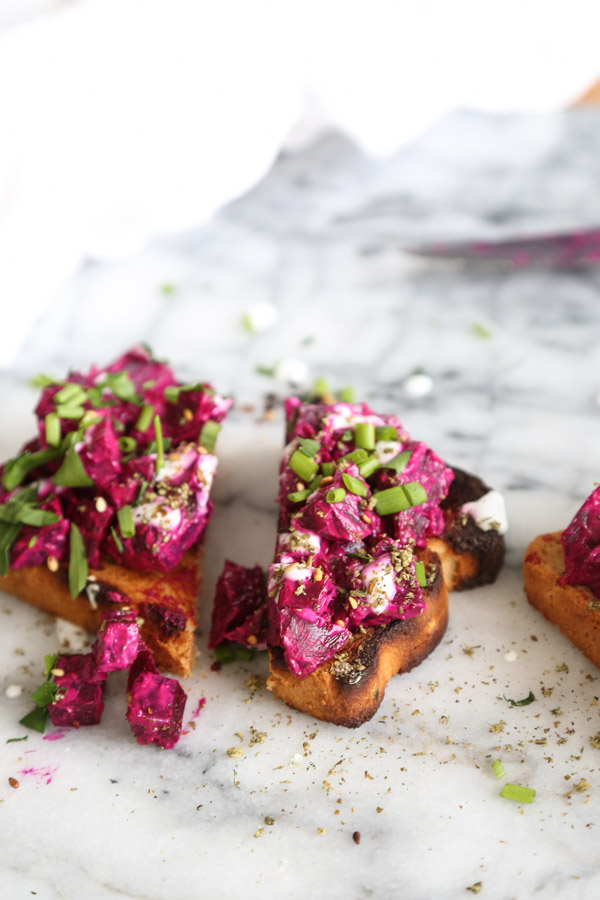 5-Ingredient Za'atar Roasted Beet Toasts | A Quick and Easy Roasted Beet Recipe | www.feedmephoebe.com