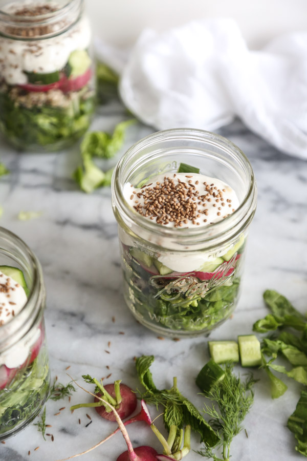 MIDDLE EASTERN SEVEN LAYER SALAD IN A JAR | a great make ahead lunchbox recipe. Simply arrange the lettuce, quinoa and herbs and let it sit overnight. | FEED ME PHOEBE
