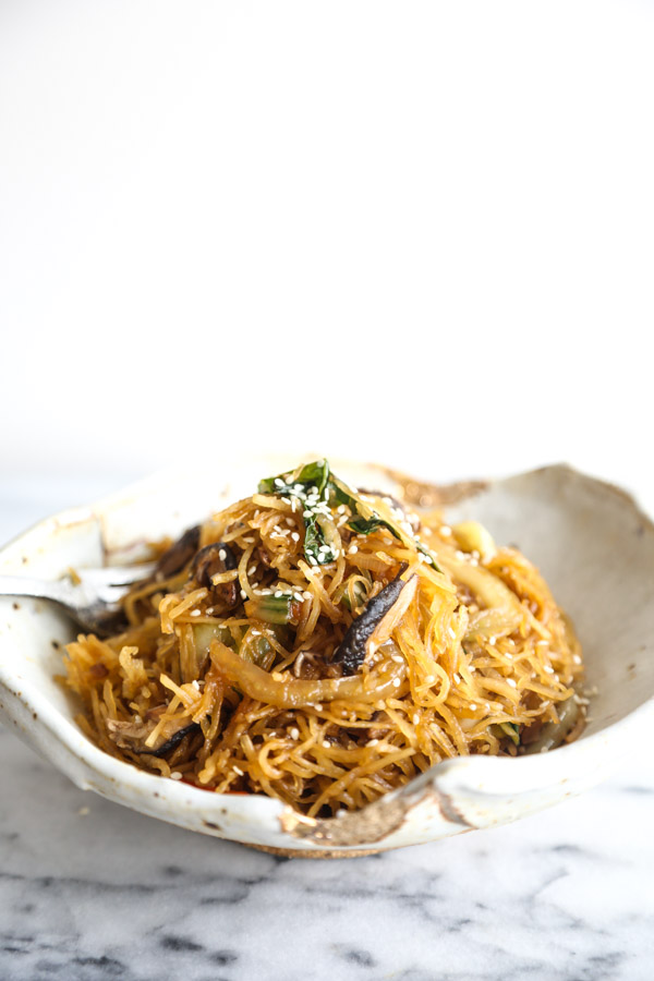 This vegetable chow mein recipe is made gluten-free by using spaghetti squash instead of noodles. It's also packed with bok choy and shitake mushrooms! A great easy weeknight meal | Feed Me Phoebe