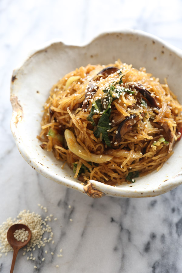 This vegetable chow mein recipe is made gluten-free by using spaghetti squash instead of noodles. It's also packed with bok choy and shitake mushrooms! A great easy weeknight meal | Feed Me Phoebe