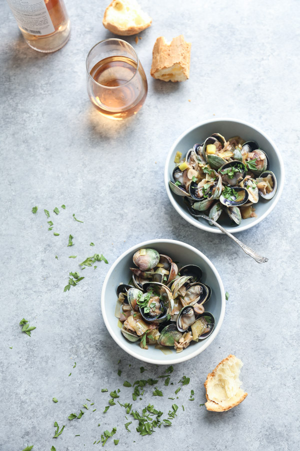 Rosé Wine Steamed Clams Recipe with Leeks and Oregano. The perfect way to use up all that summer seafood and rosé!