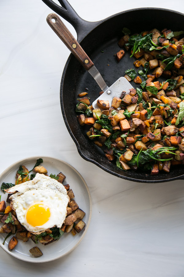 overhead of skillet with dairy-free low fodmap breakfast hash next to plate with a fried egg