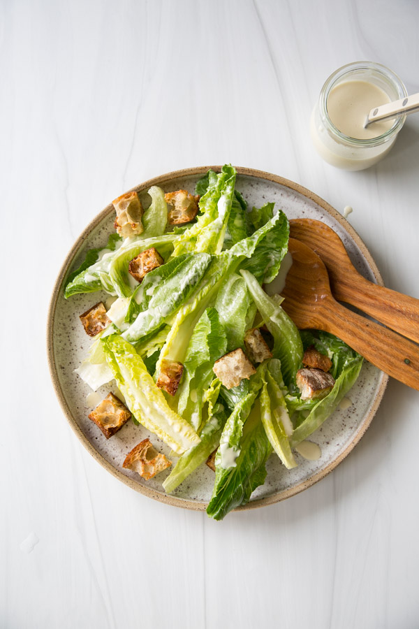 Salade César sans produits laitiers avec vinaigrette maison Salade César sans produits laitiers avec vinaigrette maison